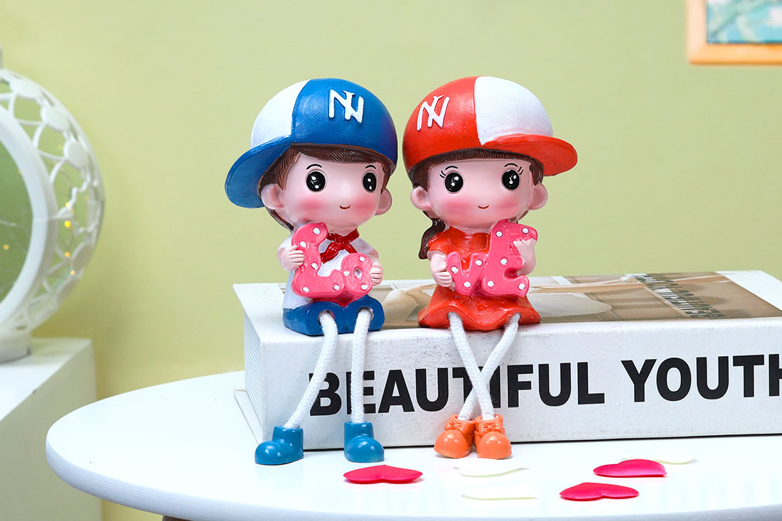 Love Couple Duo Statue